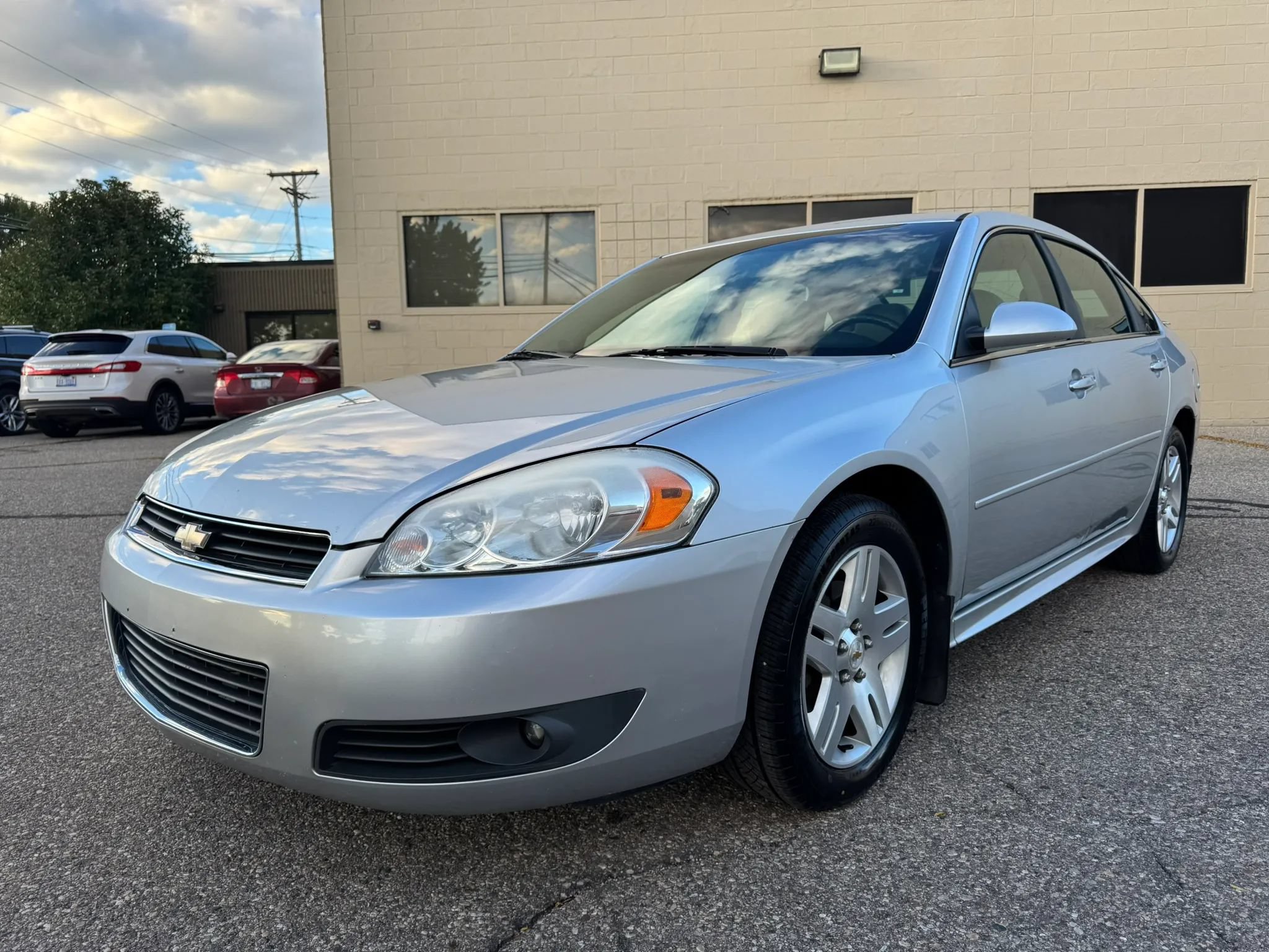 Used 2011 Chevrolet Impala LT w/ Luxury Edition Package FWD image 3