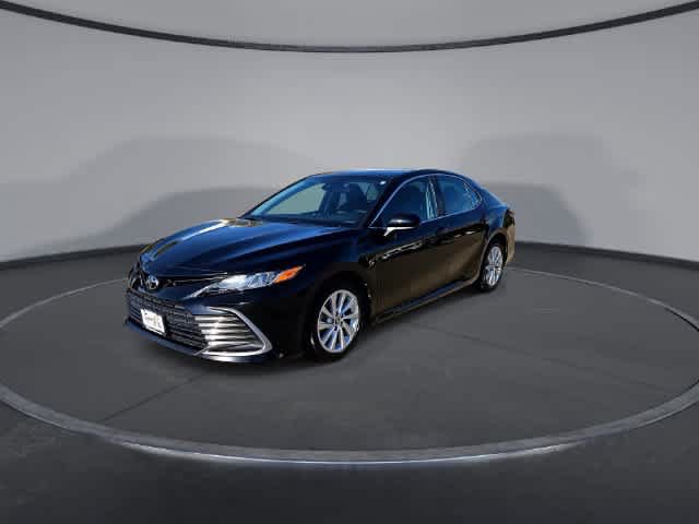 Used 2022 Toyota Camry LE FWD image 3
