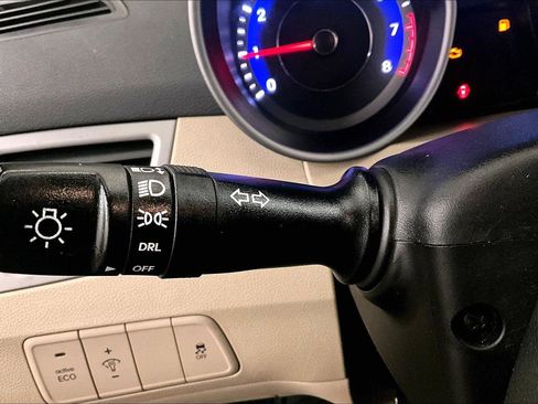 Used 2016 Hyundai Elantra SE image 31