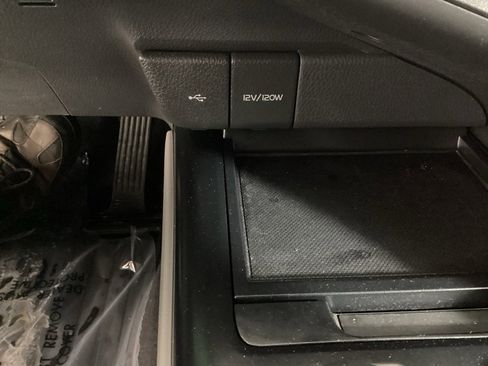 Used 2020 Toyota Camry LE image 27