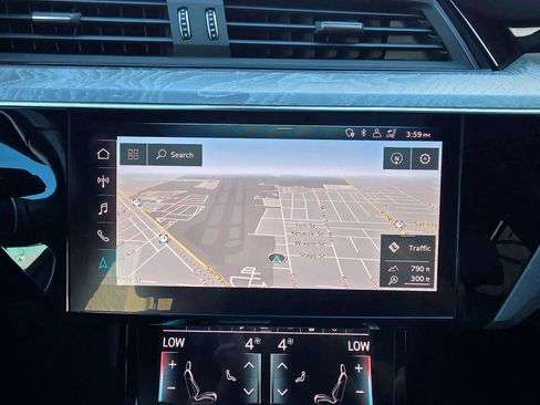 Used 2019 Audi e-tron Prestige w/ Prestige Package image 36