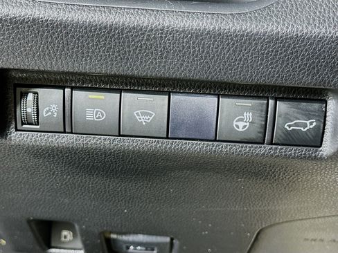 Used 2021 Toyota RAV4 SE image 17