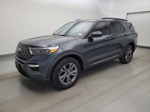 Used 2022 Ford Explorer XLT w/ Equipment Group 202A AWD/4WD image 2
