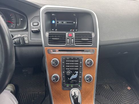 Used 2017 Volvo XC60 T5 Inscription image 19