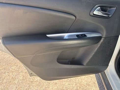 Used 2016 Dodge Journey SXT w/ Blacktop Package FWD image 18