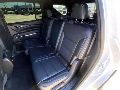 Used 2025 Chevrolet Traverse LT w/ LPO, Floor Liner Package FWD image 19