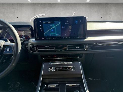 Used 2025 Lincoln Aviator Reserve w/ Jet Appearance Package image 3