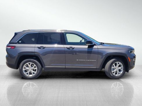 Used 2023 Jeep Grand Cherokee Limited AWD/4WD image 3