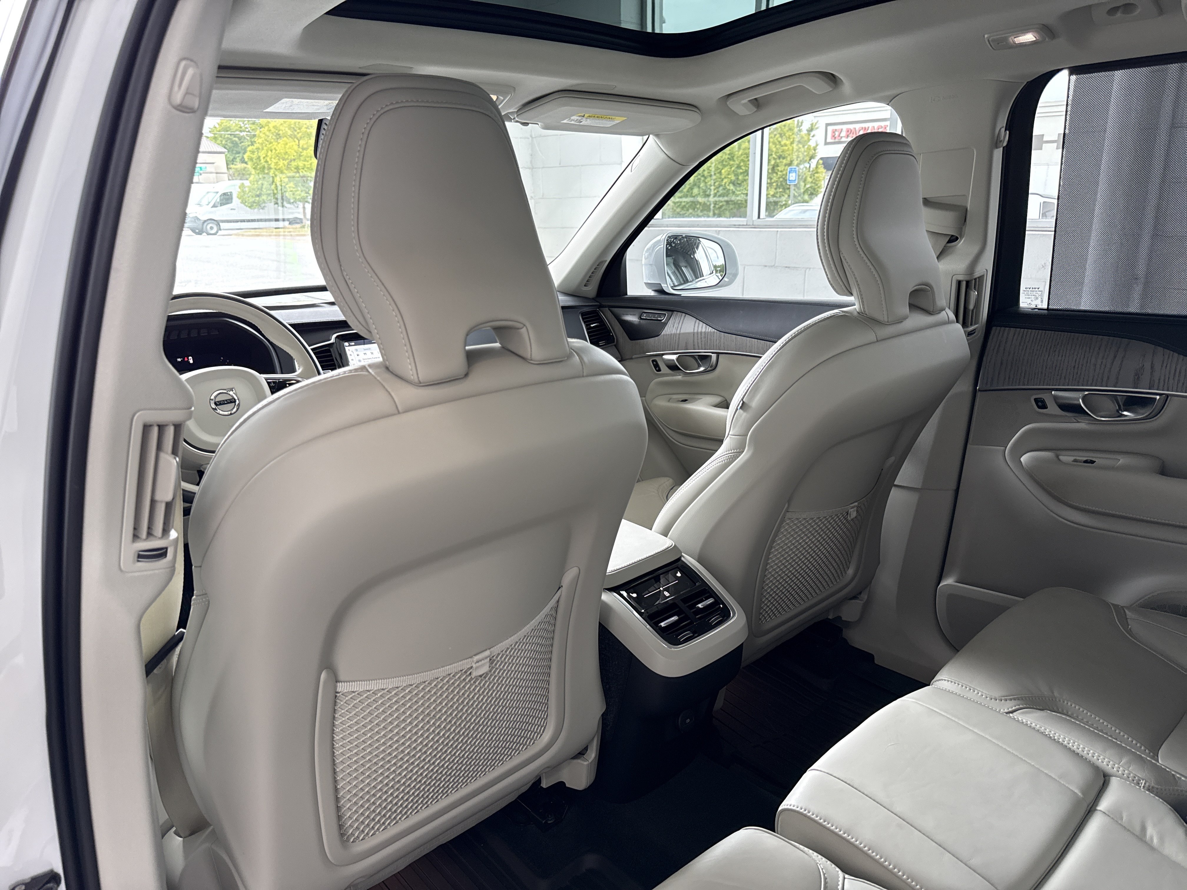 Used 2025 Volvo XC90 B6 Ultra w/ Protection Package AWD/4WD image 27
