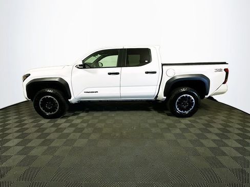 Certified 2025 Toyota Tacoma TRD Off-Road image 5
