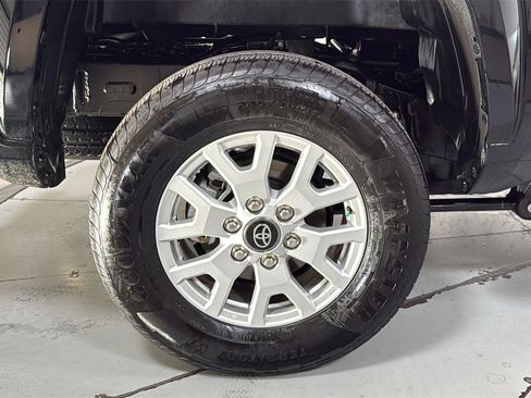 Certified 2025 Toyota Tacoma SR5 image 22