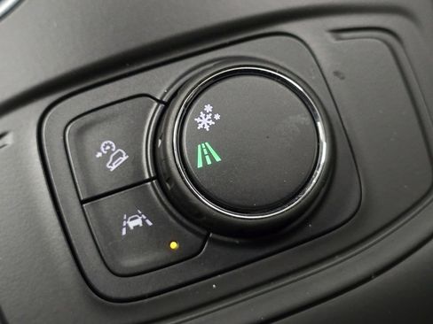 Used 2023 GMC Terrain SLE image 6