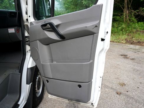 Used 2015 Freightliner Sprinter 2500 image 23