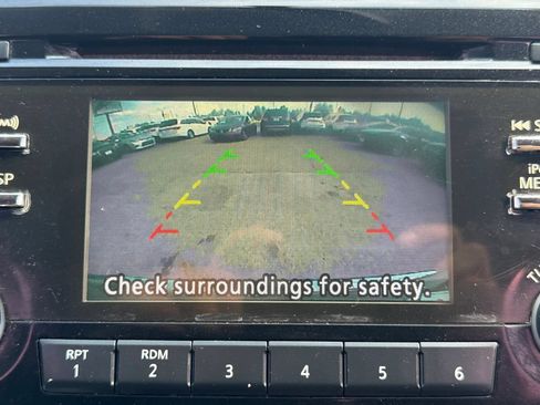 Used 2017 Nissan Rogue S AWD/4WD image 18
