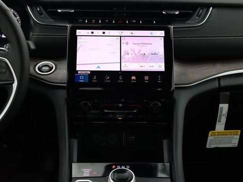 New 2025 Jeep Grand Cherokee Limited image 23