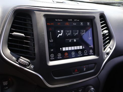 Used 2022 Jeep Cherokee Latitude Lux w/ Sun & Sound Group AWD/4WD image 26