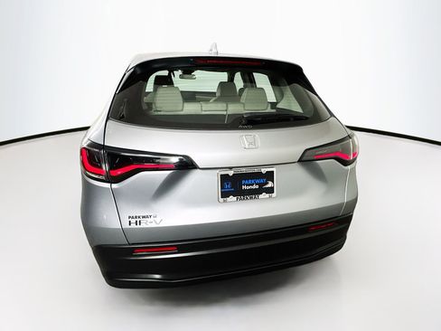 Used 2024 Honda HR-V LX image 7