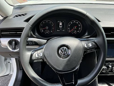 Used 2021 Volkswagen Passat 2.0T SE FWD image 14