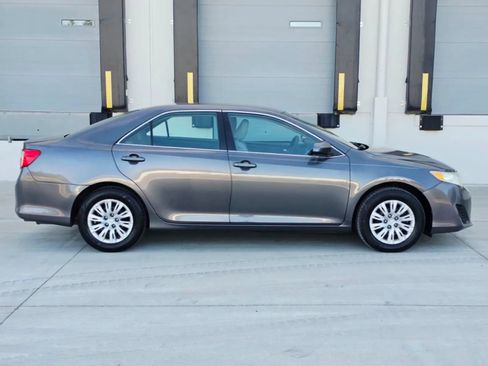 Used 2012 Toyota Camry FWD image 6