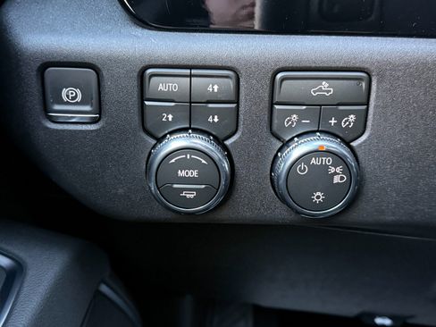 New 2026 GMC Sierra 1500 SLE image 28