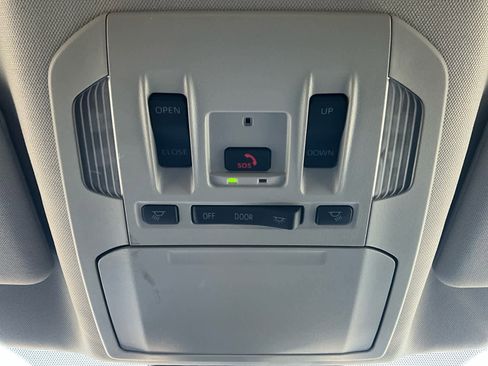 Used 2024 Toyota Highlander XLE image 25