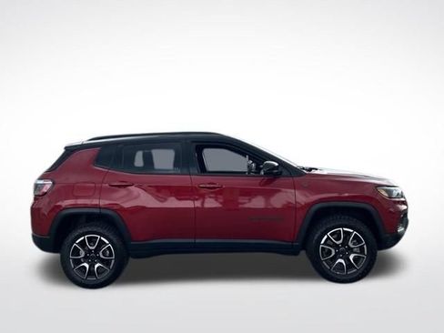 Used 2025 Jeep Compass Trailhawk AWD/4WD image 16