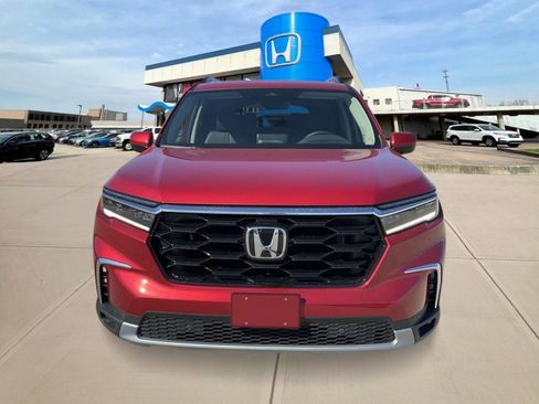 New 2025 Honda Pilot Touring image 9