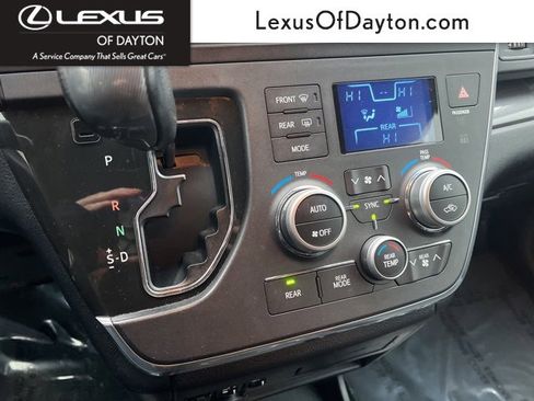 Used 2016 Toyota Sienna L image 19