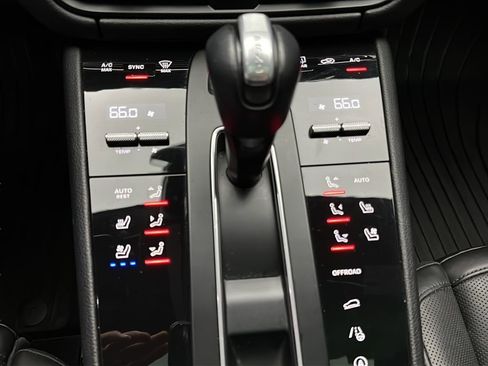 Used 2023 Porsche Macan image 31