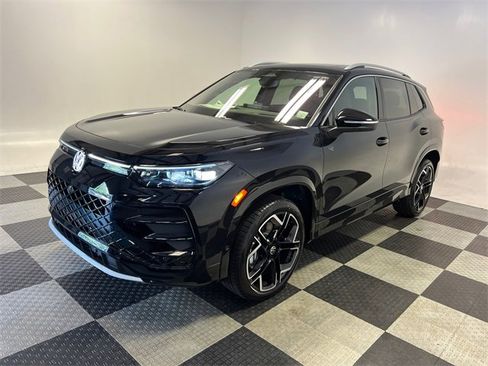 Used 2025 Volkswagen Tiguan SEL R-Line image 3