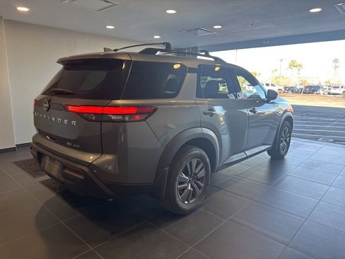 Used 2024 Nissan Pathfinder SV image 7