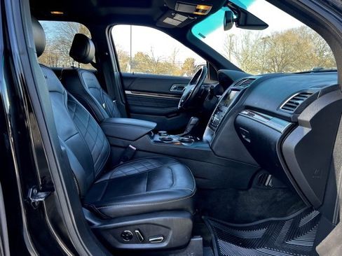 Used 2017 Ford Explorer Platinum image 25