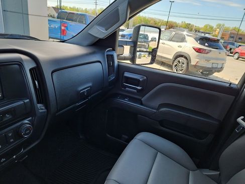 Used 2017 Chevrolet Silverado 2500 W/T AWD/4WD image 10