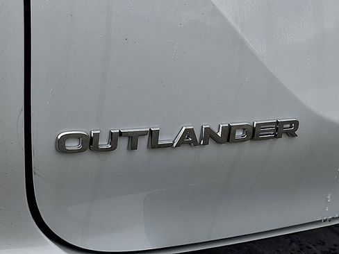 New 2026 Mitsubishi Outlander SE image 11