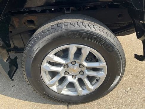 Used 2023 Chevrolet Silverado 1500 LT AWD/4WD image 10
