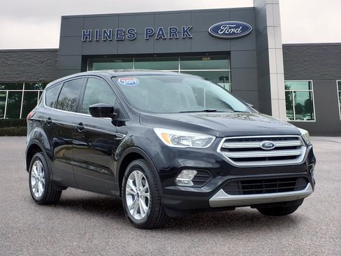 Used 2019 Ford Escape SE FWD image 1