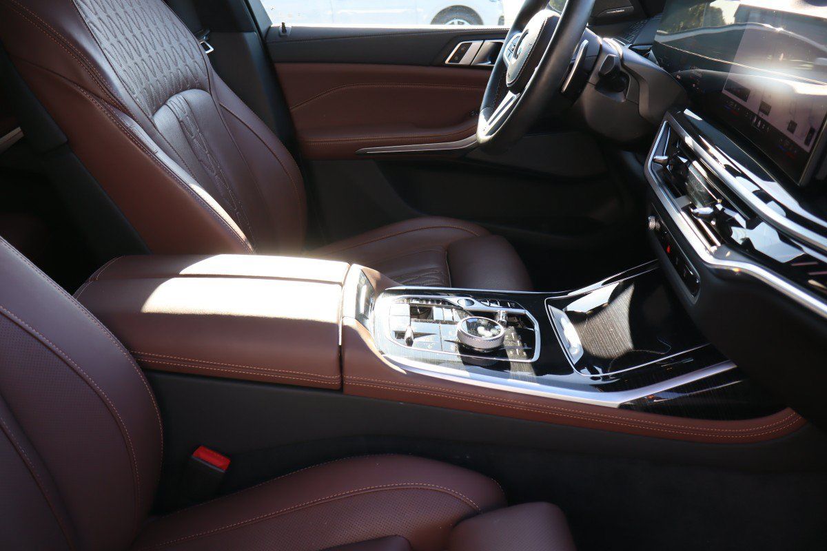 Used 2026 BMW X7 M60i AWD/4WD image 23