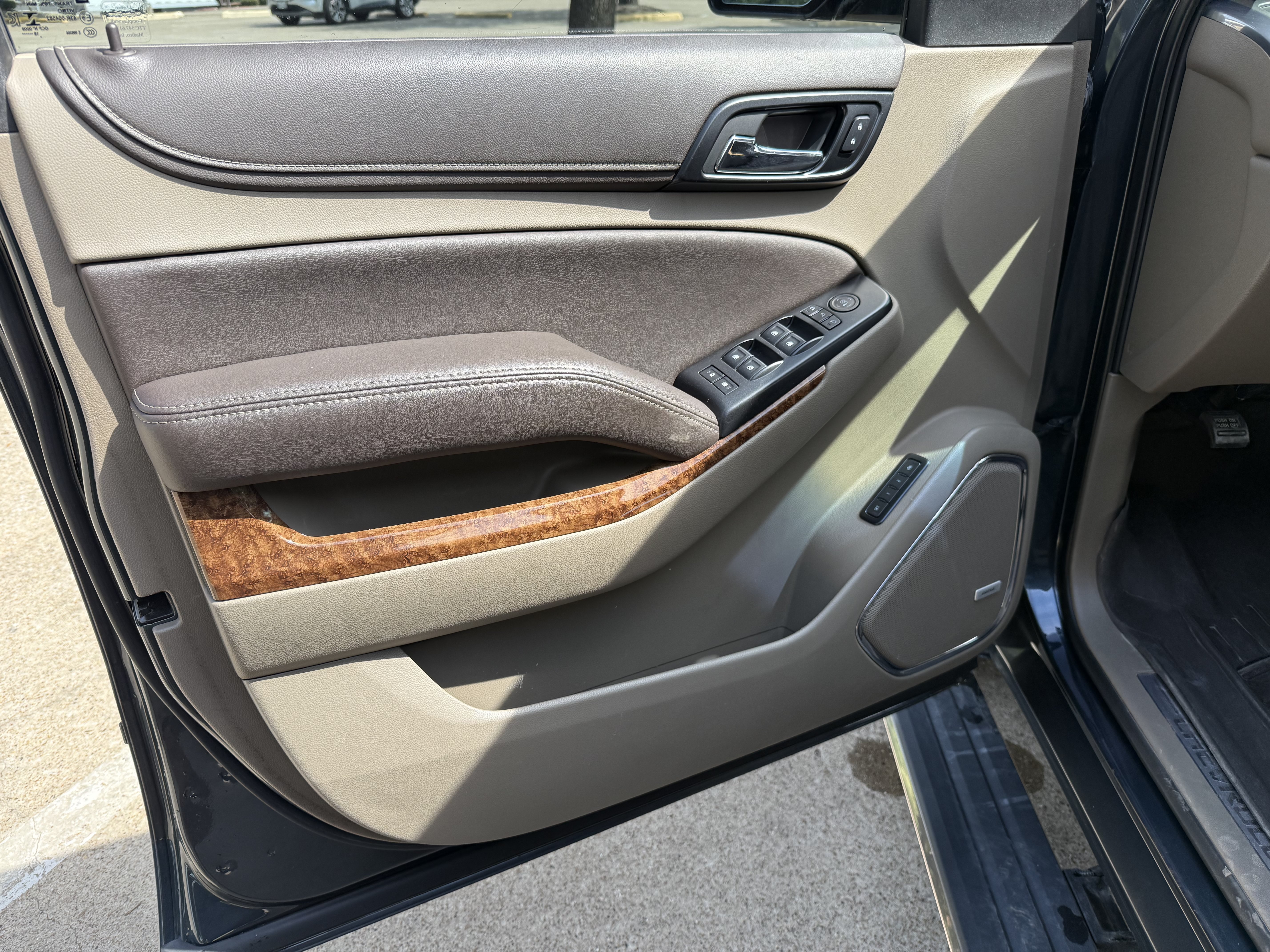 Used 2019 Chevrolet Suburban Premier RWD image 24