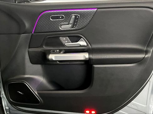 Used 2025 Mercedes-Benz GLB 250 4MATIC image 22