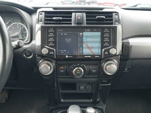 Used 2020 Toyota 4Runner TRD Off-Road Premium AWD/4WD image 29