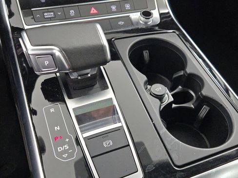 Used 2024 Audi Q7 3.0T Premium Plus image 32