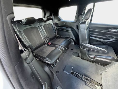 Used 2023 Jeep Grand Cherokee L Laredo image 11