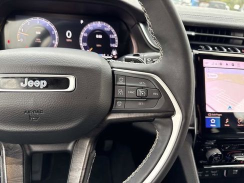 Used 2023 Jeep Grand Cherokee Limited w/ Black Appearance Package image 16