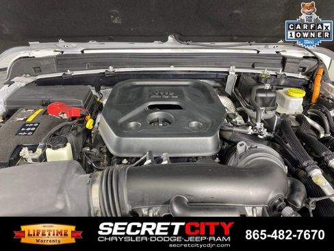 Used 2024 Jeep Wrangler Unlimited AWD/4WD image 34