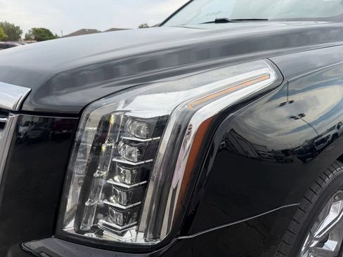 Used 2018 Cadillac Escalade ESV Platinum AWD/4WD image 11