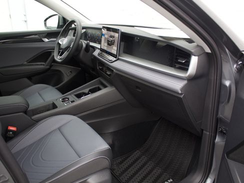 New 2026 Volkswagen Tiguan SE image 35