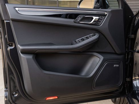 New 2026 Porsche Macan image 23