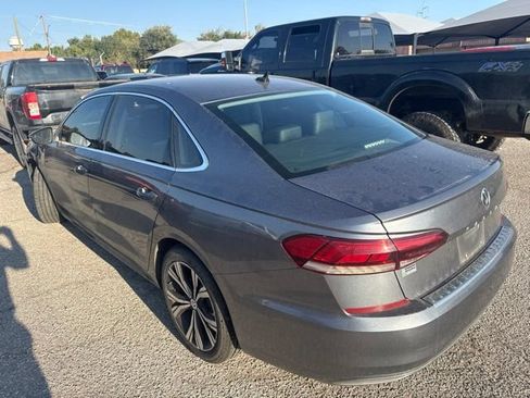 Used 2021 Volkswagen Passat 2.0T SE FWD image 11