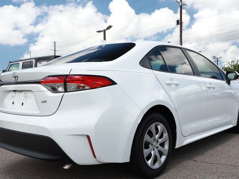 Used 2025 Toyota Corolla LE w/ Convenience Package FWD image 5