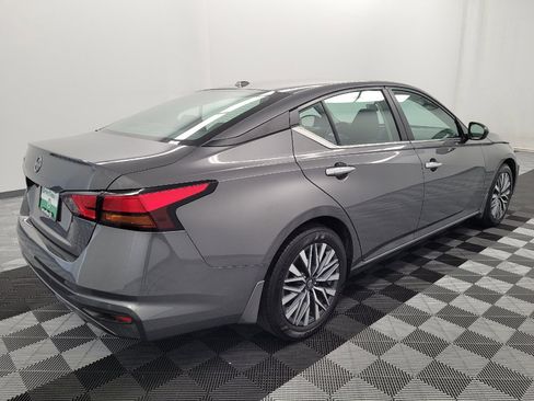 Used 2025 Nissan Altima 2.5 SV FWD image 9